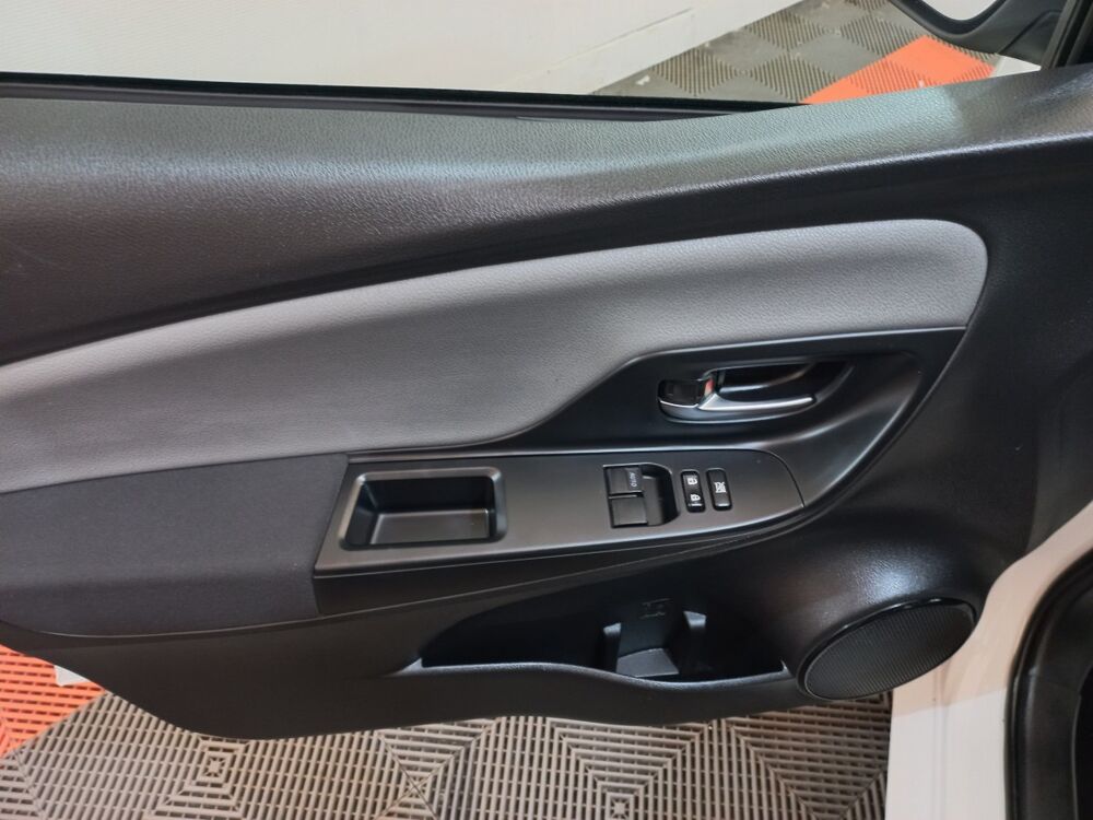 Yaris 1.5 VVT-I HYBRID France Business 2019 occasion 91580 &Eacute;tr&eacute;chy