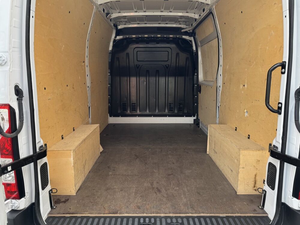 Jumpy FG Tr CF F3500 L2H2 Blue dCi 135 33044KMS 17408€HT 2023 occasion 86440 Mign&eacute;-Auxances
