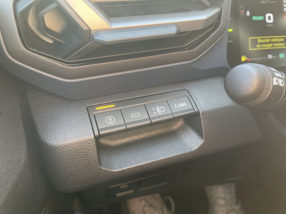 Duster journey hybrid 140 2025 occasion 38460 Cr&eacute;mieu