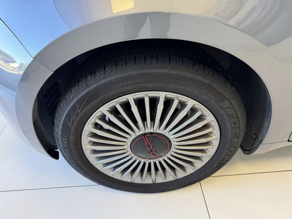 500 24kWh (Red) 2023 occasion 76360 Barentin