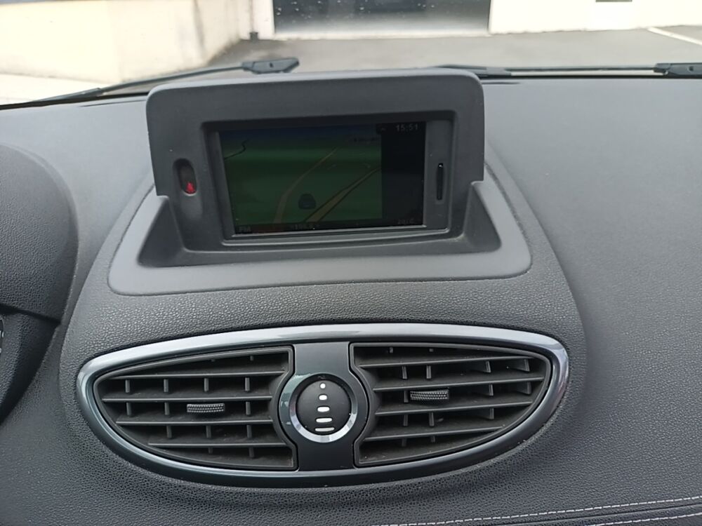 Clio Dynamique TomTom 1.2 TCE 100 Eco2 2011 occasion 35210 Ch&acirc;tillon-en-Vendelais
