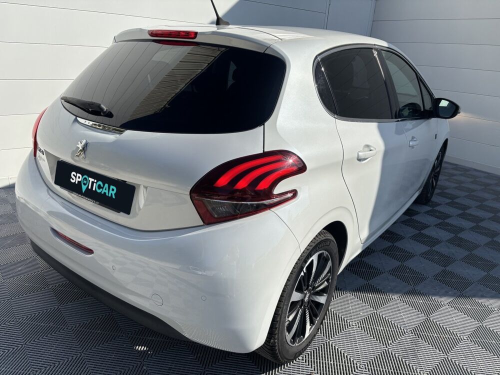 208 Puretech 110 €6.c S&S EAT6 TECH EDITION 2018 occasion 69330 Meyzieu
