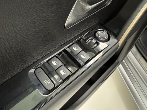 Ypsilon 1.2 Ibrida 100ch eDCT6 LX 2025 occasion 76360 Barentin