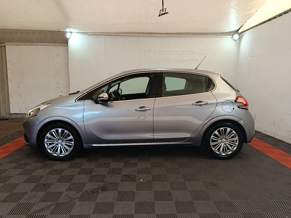 208 Puretech 82 ALLURE 2019 occasion 91580 &Eacute;tr&eacute;chy