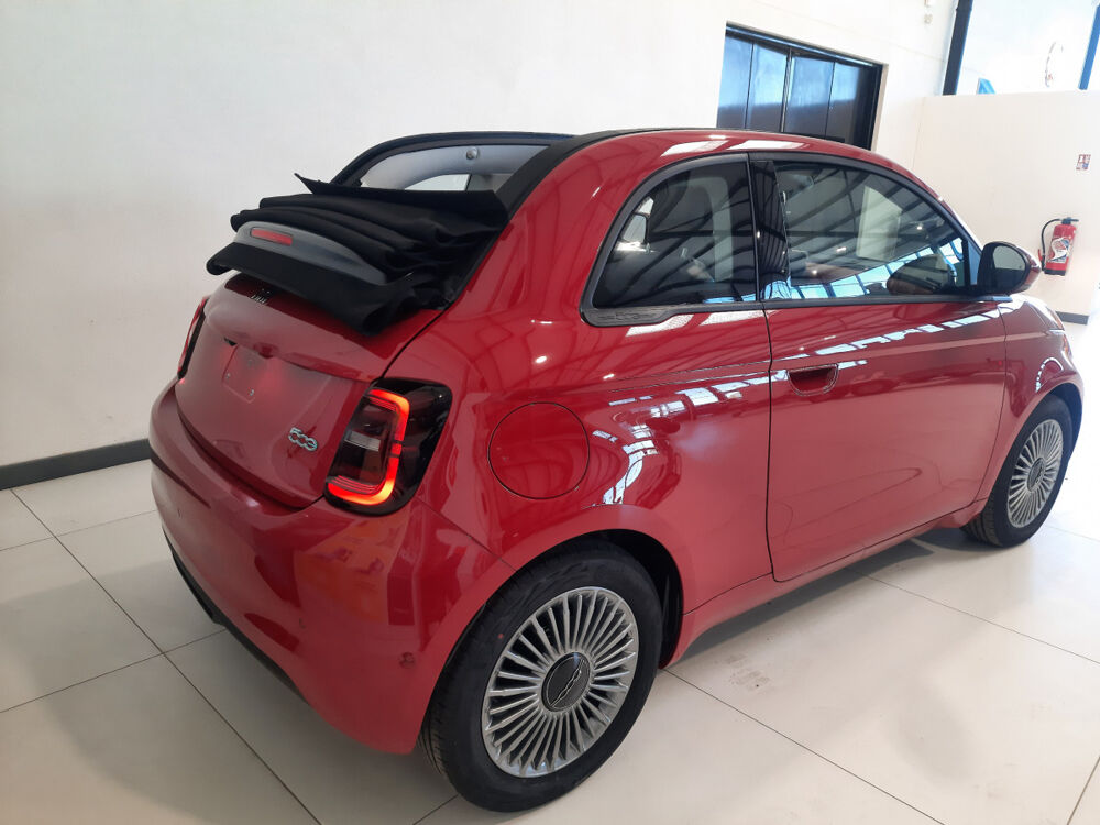 500 E BEV 24KWH C (RED) 2024 occasion 76360 Barentin