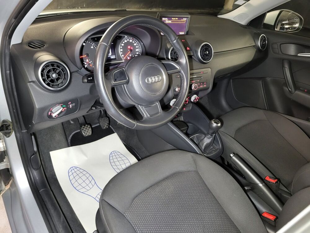 A1 1.6 TDI 105 AMBIENTE 2013 occasion 93600 Aulnay-sous-Bois