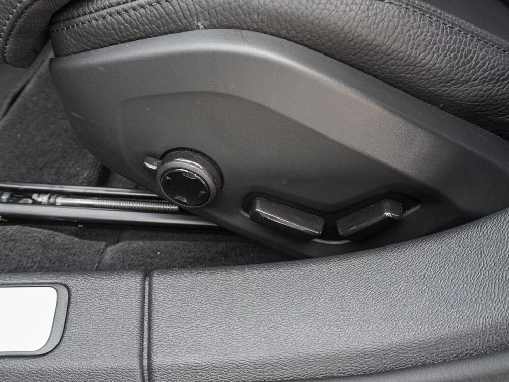V60 PHEV T8 Plus Dark 455 ch Attelage Cam&eacute;ra 360&deg; Toit Pano Autr 2024 occasion 69007 Lyon