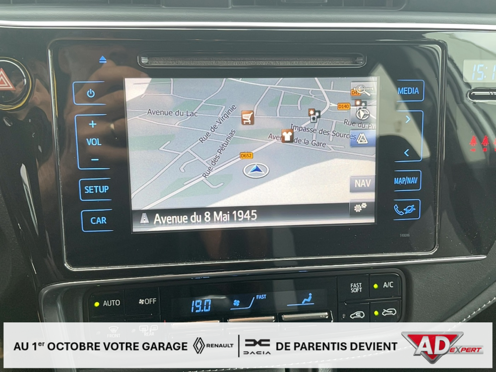 Auris 1.2T Dynamic (new2015) 5 portes (mai 2015) (co2 112) 2015 occasion 40160 Parentis-en-Born
