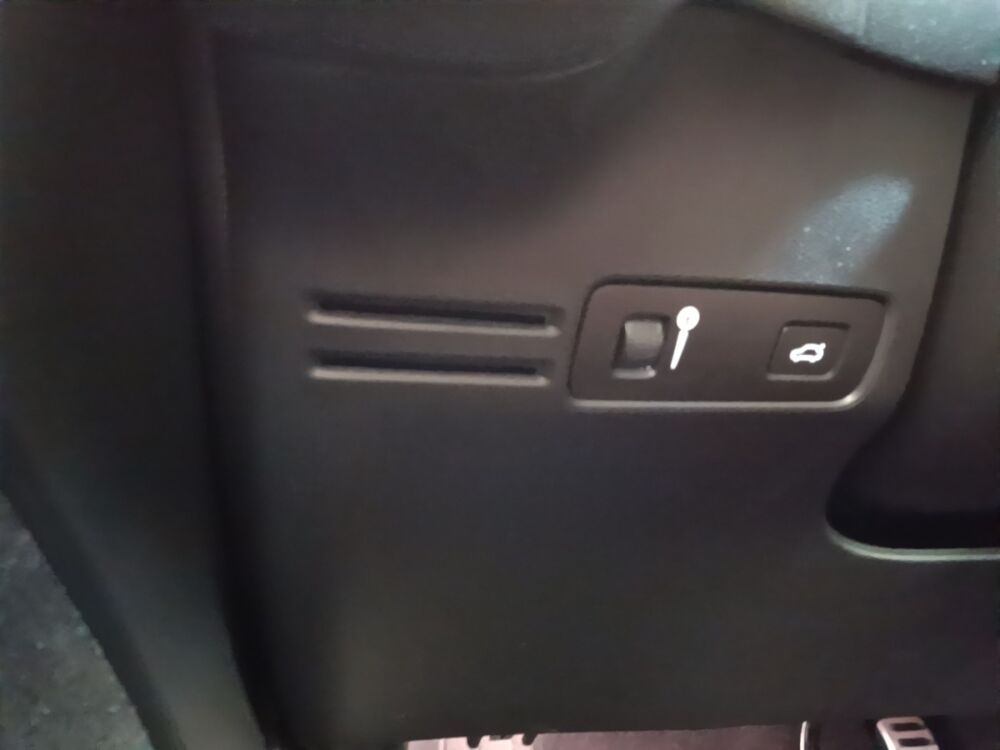 XC40 P8 408 R-Design 1EDT 2021 occasion 91580 &Eacute;tr&eacute;chy