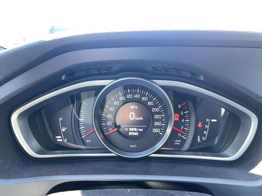 V40 T2 122 Geartronic 6 R-Design 2019 occasion 40600 Biscarrosse