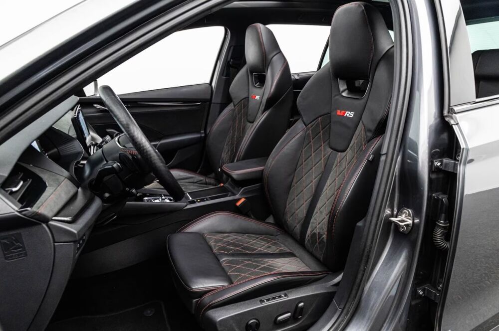 Octavia 2.0 TSI RS 245 ch Toit ouvrant Attelage Matrix LED Autres mo 2023 occasion 69007 Lyon