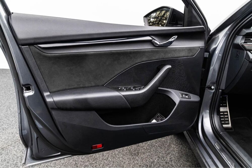 Octavia 2.0 TSI RS 245 ch Toit ouvrant Attelage Matrix LED Autres mo 2023 occasion 69007 Lyon