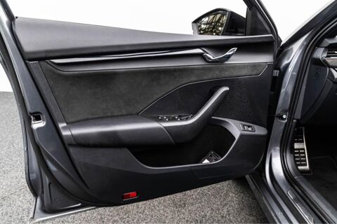Octavia 2.0 TSI RS 245 ch Toit ouvrant Attelage Matrix LED Autres mo 2023 occasion 69007 Lyon
