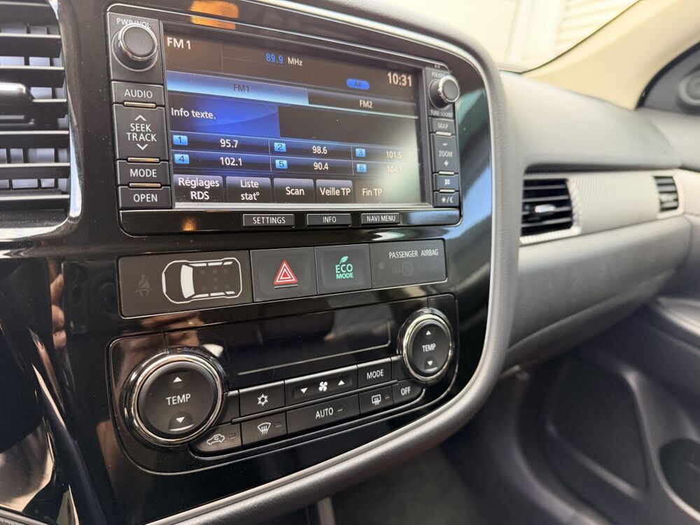 Outlander 2.2 DI-D 4WD camera/gps/cuir/7places 2015 occasion 53210 Soulg&eacute;-sur-Ouette
