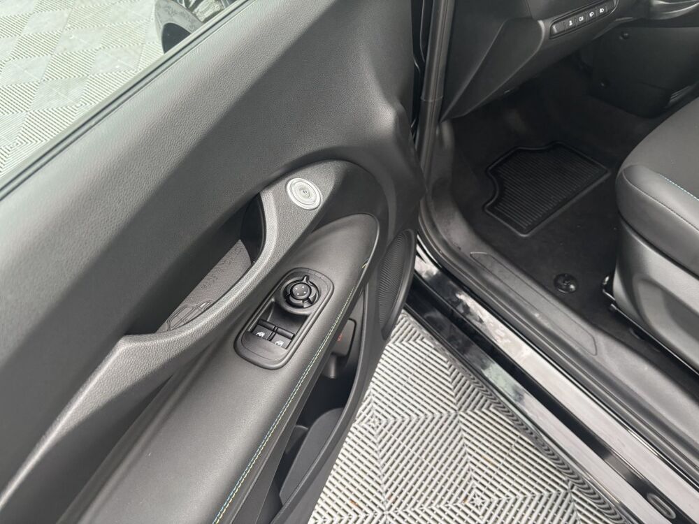 500 BEV 42KWH 2025 occasion 69330 Meyzieu