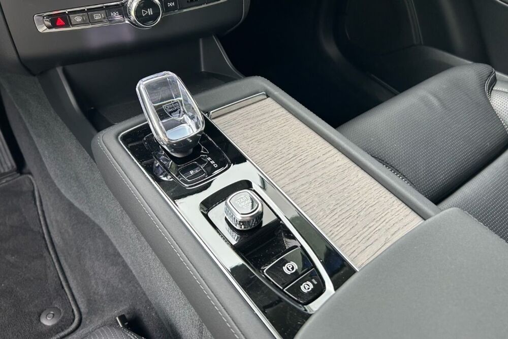 XC90 T8 AWD Ultra Dark 455 Full Options Bowers Wilkins Suspension 2025 occasion 69007 Lyon