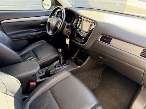 Outlander 2.2 DI-D 4WD camera/gps/cuir/7places 2015 occasion 53210 Soulg&eacute;-sur-Ouette