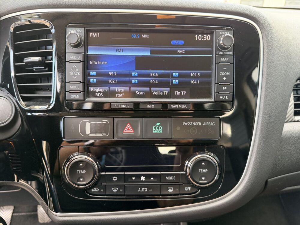 Outlander 2.2 DI-D 4WD camera/gps/cuir/7places 2015 occasion 53210 Soulg&eacute;-sur-Ouette