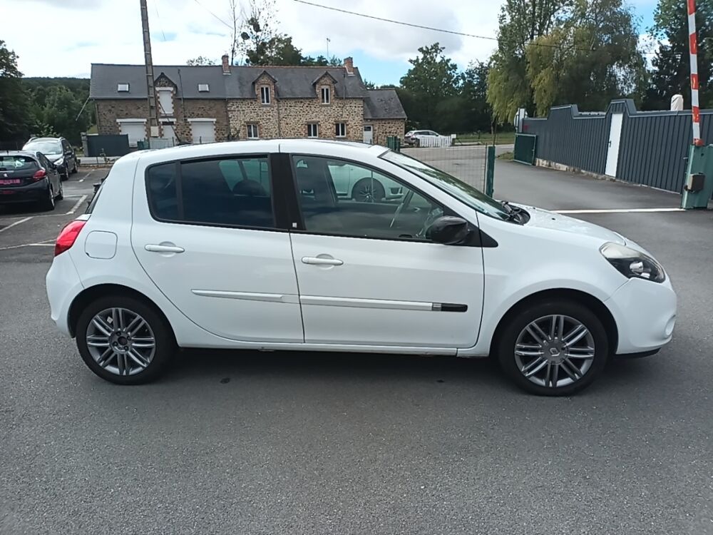 Clio Dynamique TomTom 1.2 TCE 100 Eco2 2011 occasion 35210 Ch&acirc;tillon-en-Vendelais