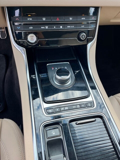 XF 2.0D 180PS PURE AUTO 2018 occasion 47200 Saint-Pardoux-du-Breuil