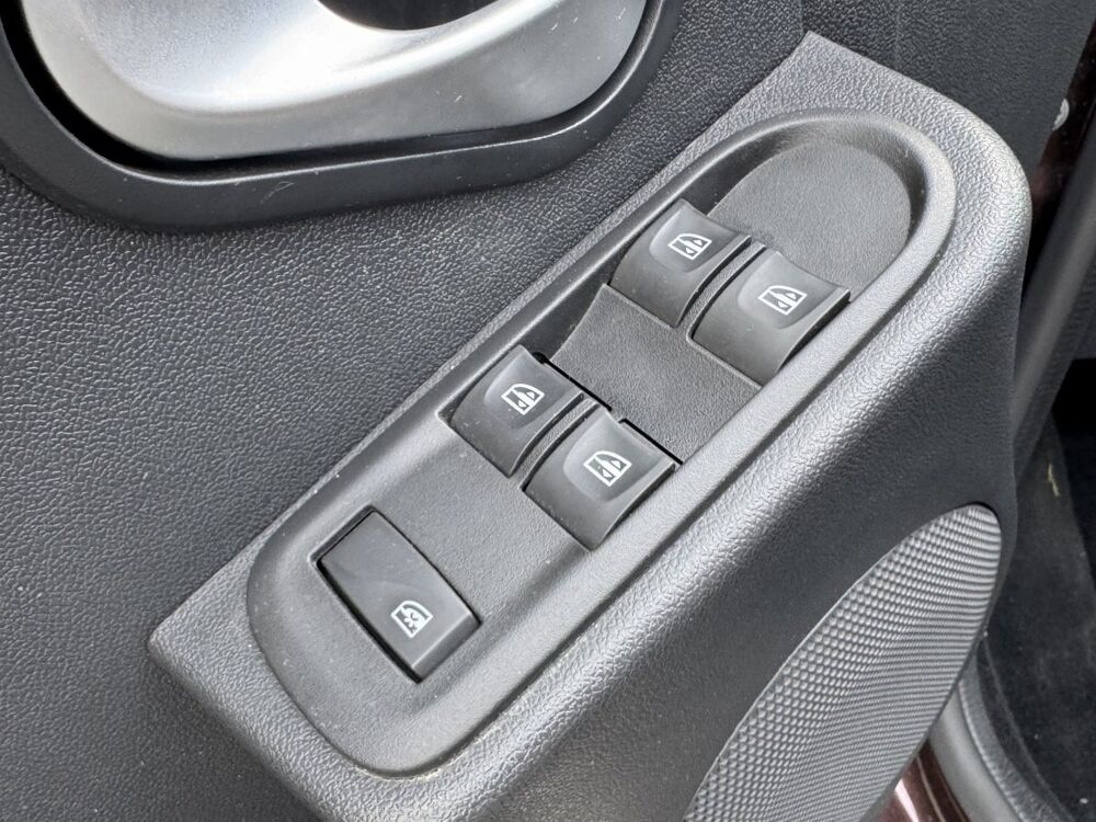 Duster Black Touch 2017 dCi 110 ATTELAGE / DISTRIBUTION OK / PAS AD 2017 occasion 86440 Mign&eacute;-Auxances