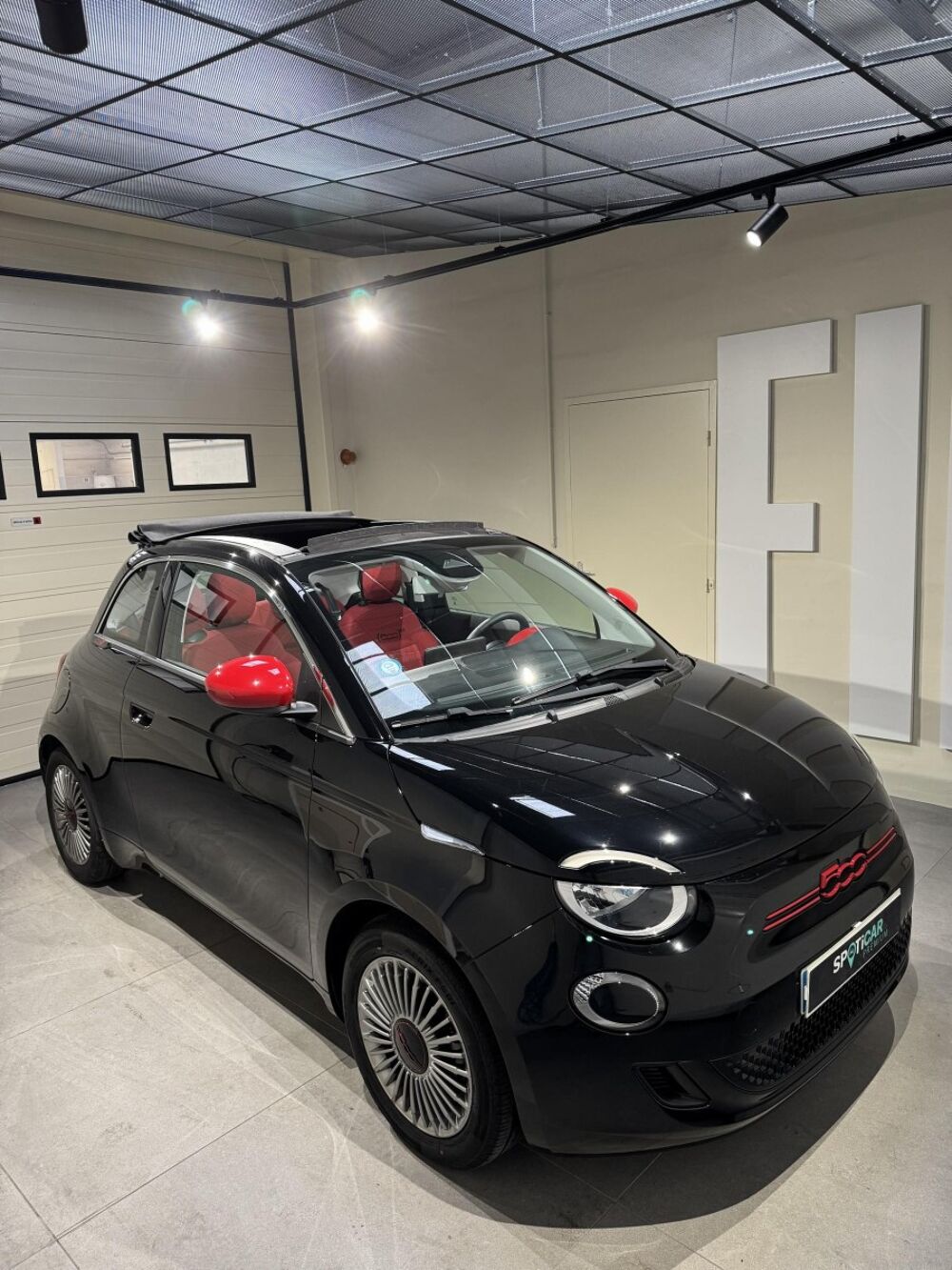 500 C 24kWh (Red) 2023 occasion 76360 Barentin