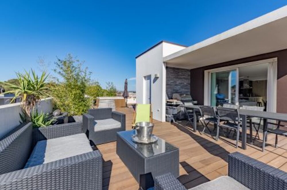 DERNIER ETAGE BIEN ATYPIQUE POUR CET ATTIQUE - SUPERBE T4 DE STANDING AVEC TERRASSE ET JARDIN