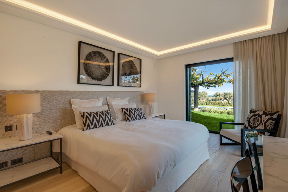 EXTERIEUR TRIPLE EXPOSITION DE 206m², 3 CHAMBRES AVEC ACCES DIRECT SUR LE JARDIN, GRAND SEJOUR...