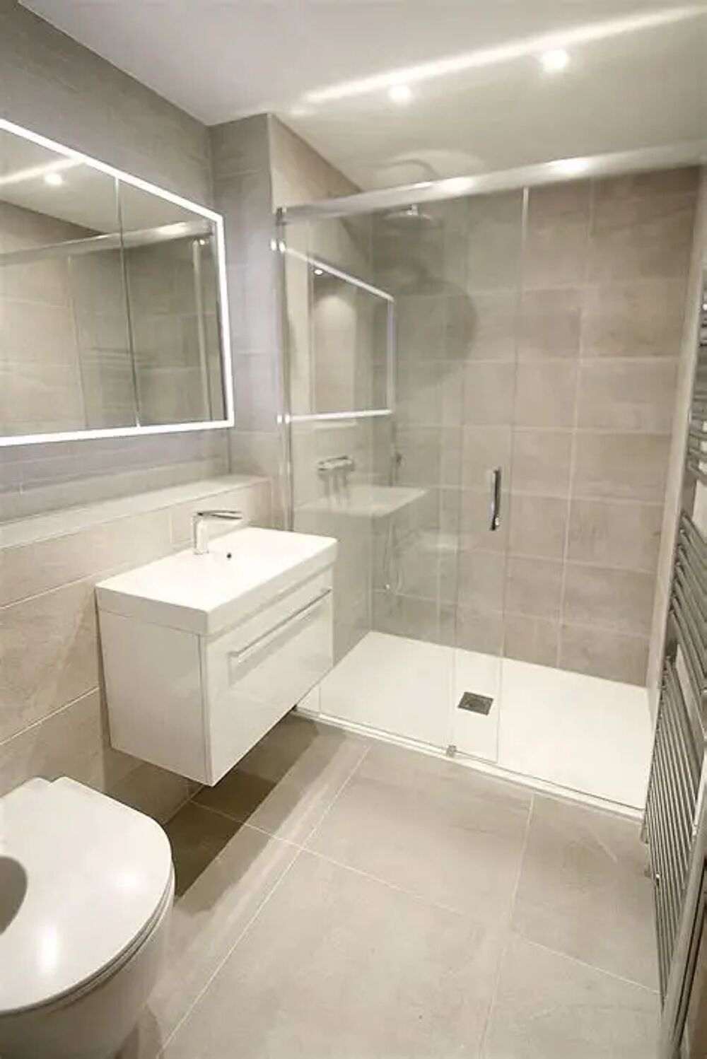 RARE! T2 moderne avec grande baie vitrée, balcon spacieux et cadre verdoyant l Portes de Strasbourg