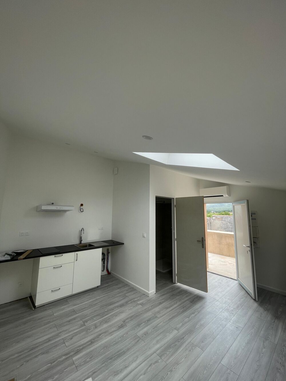 IMMEUBLE DE RAPPORT CENTRE VILLE DE TRETS RENTABILITE 8%