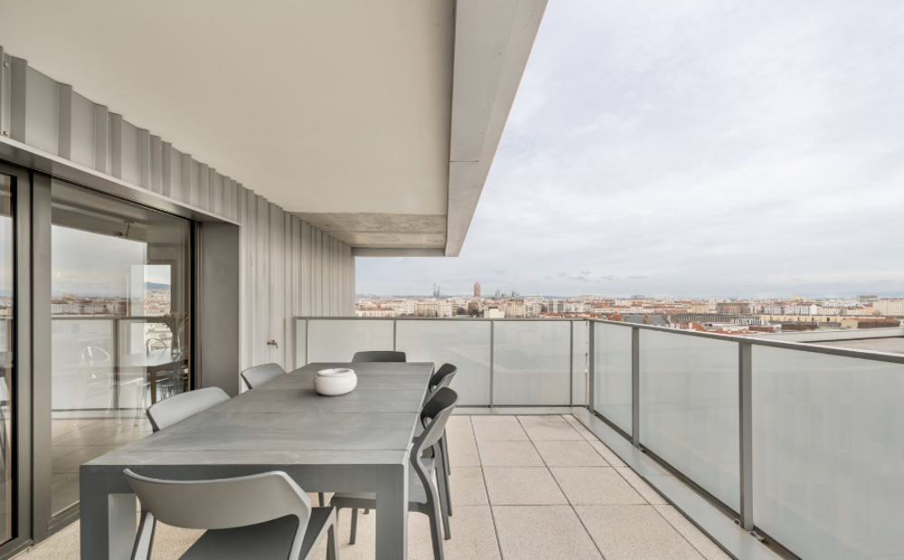 Exceptionnel Type 4 + GRANDE TERRASSE! SUD au 11ème étage et au pied de La Part Dieu !
