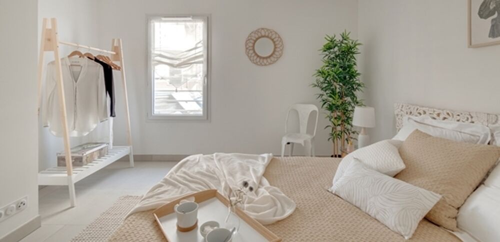 DERNIER ETAGE AVEC BALCON - PETITE RESIDENCE - COEUR DE VILLAGE - FAIBLES CHARGES
