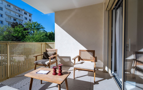   LIVRE, GRAND T3 � 900 m du centre de ST PRIEST Appartement - 3 pi�ce(s)