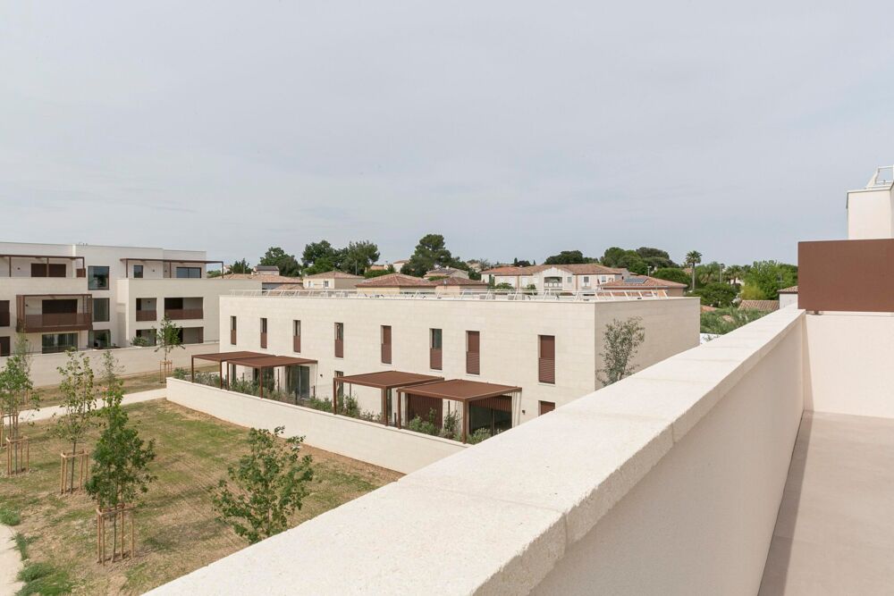 * APPARTEMENT T4 DE GRAND STANDING
