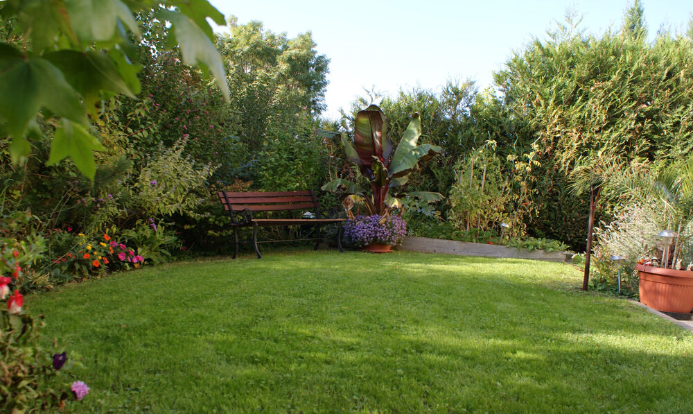 BEL APPARTEMENT DE T3 EN REZ DE JARDIN/ BEAUX VOLUMES/JARDINS DE 150M²
