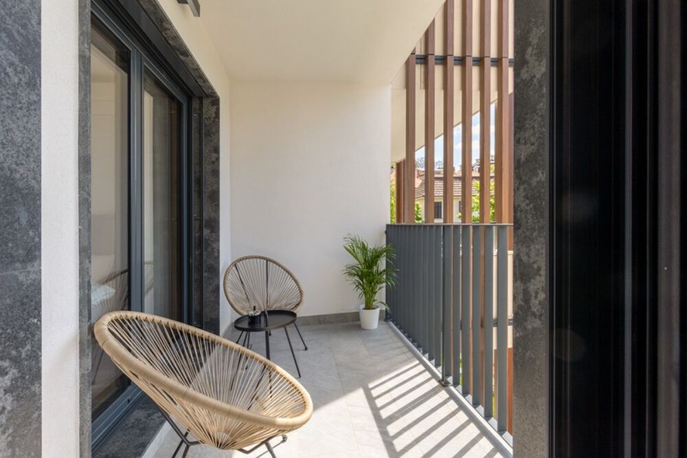 Vente Appartement MAGNIFIQUE APPARTEMENT 4 PIECES TRAVERSANT 83 M +BALCON+CAVE+PARKING A 7 MINUTES DE LA MAIRIE DE M Montreuil