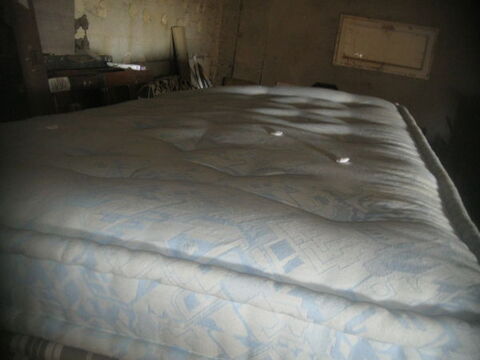 matelas et sommier de couleur bleu 60 Saint-Brieuc (22)