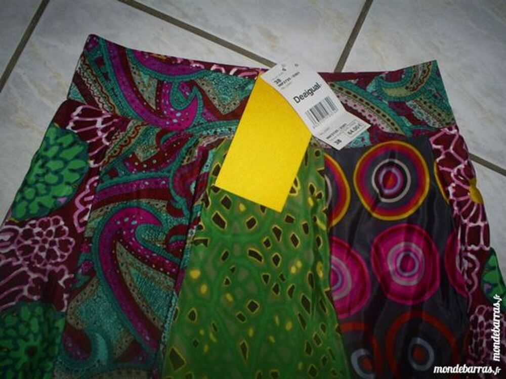 Jupe DESIGUAL NEUVE Taille 40 Vêtements
