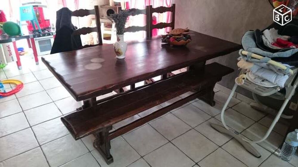Table &agrave; manger, 1 banc et 3 chaises Meubles
