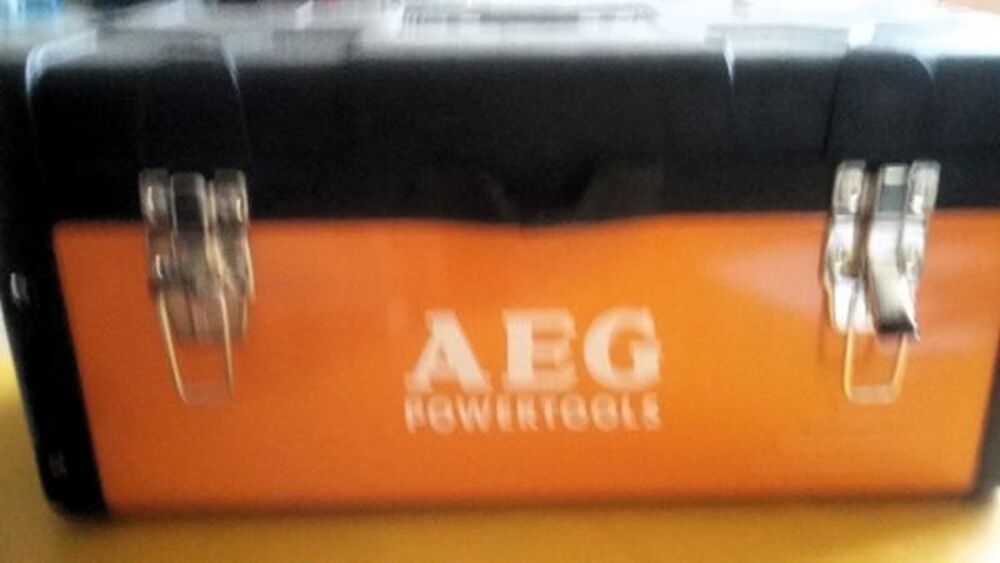 PERCEUSE AEG SB2E 850R neuve Bricolage