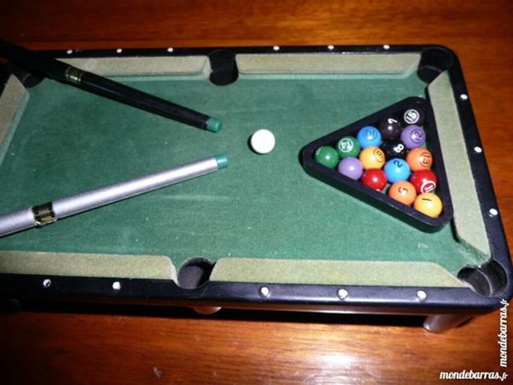 Mini billard de table avec deux cannes Jeux / jouets
