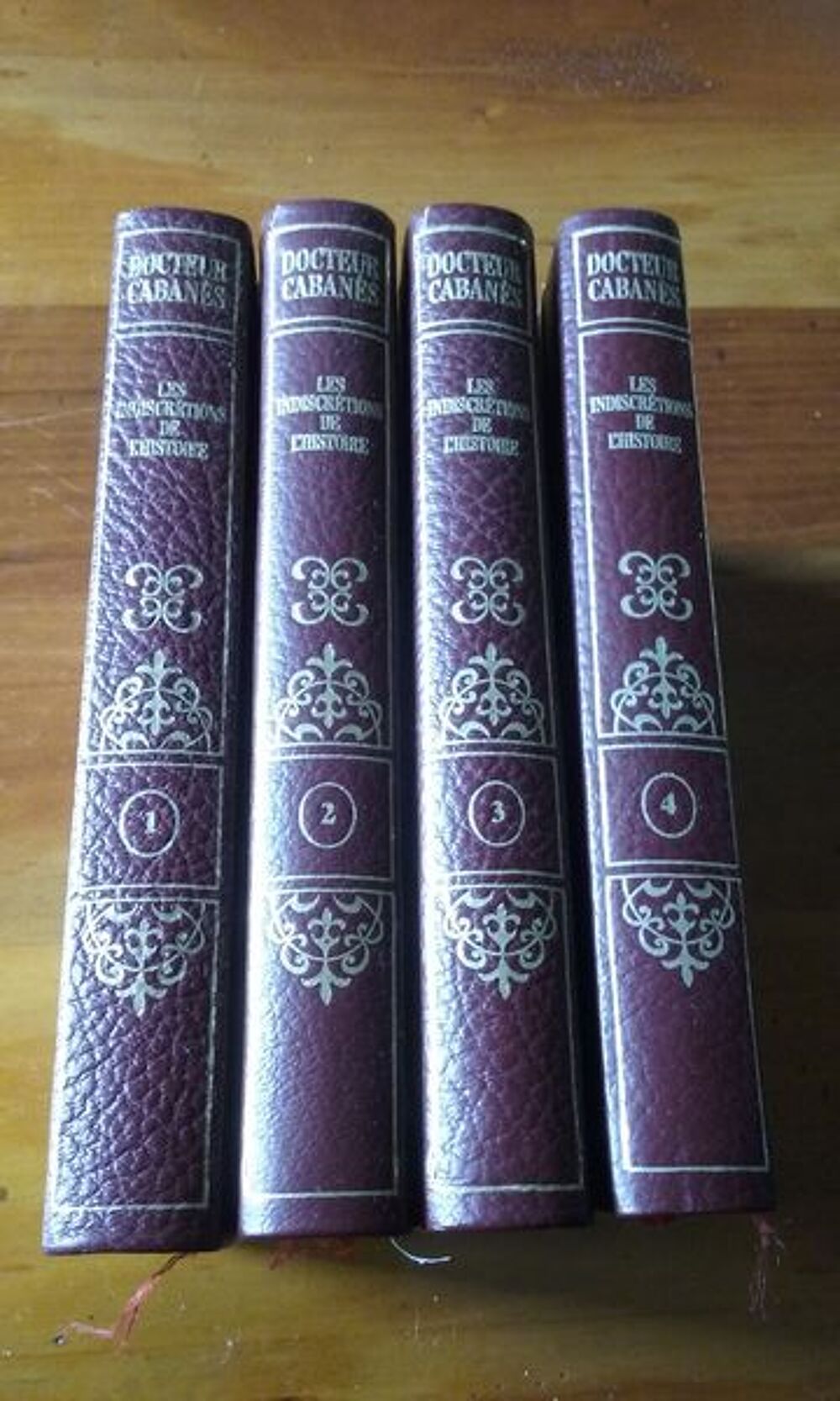 Les indiscr&eacute;tions de l'histoire en 4 volumes Livres et BD