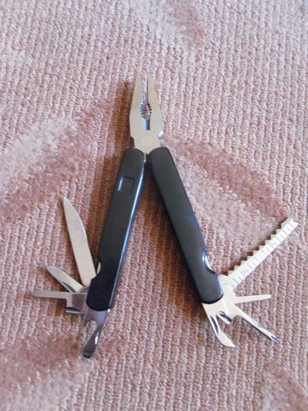 Pince couteaux multi-fonction Etat Neuf &eacute;tui Bricolage