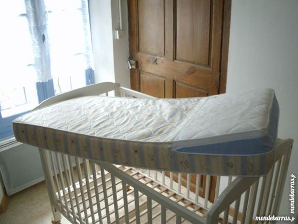 lit b&eacute;b&eacute; trois positions Puériculture