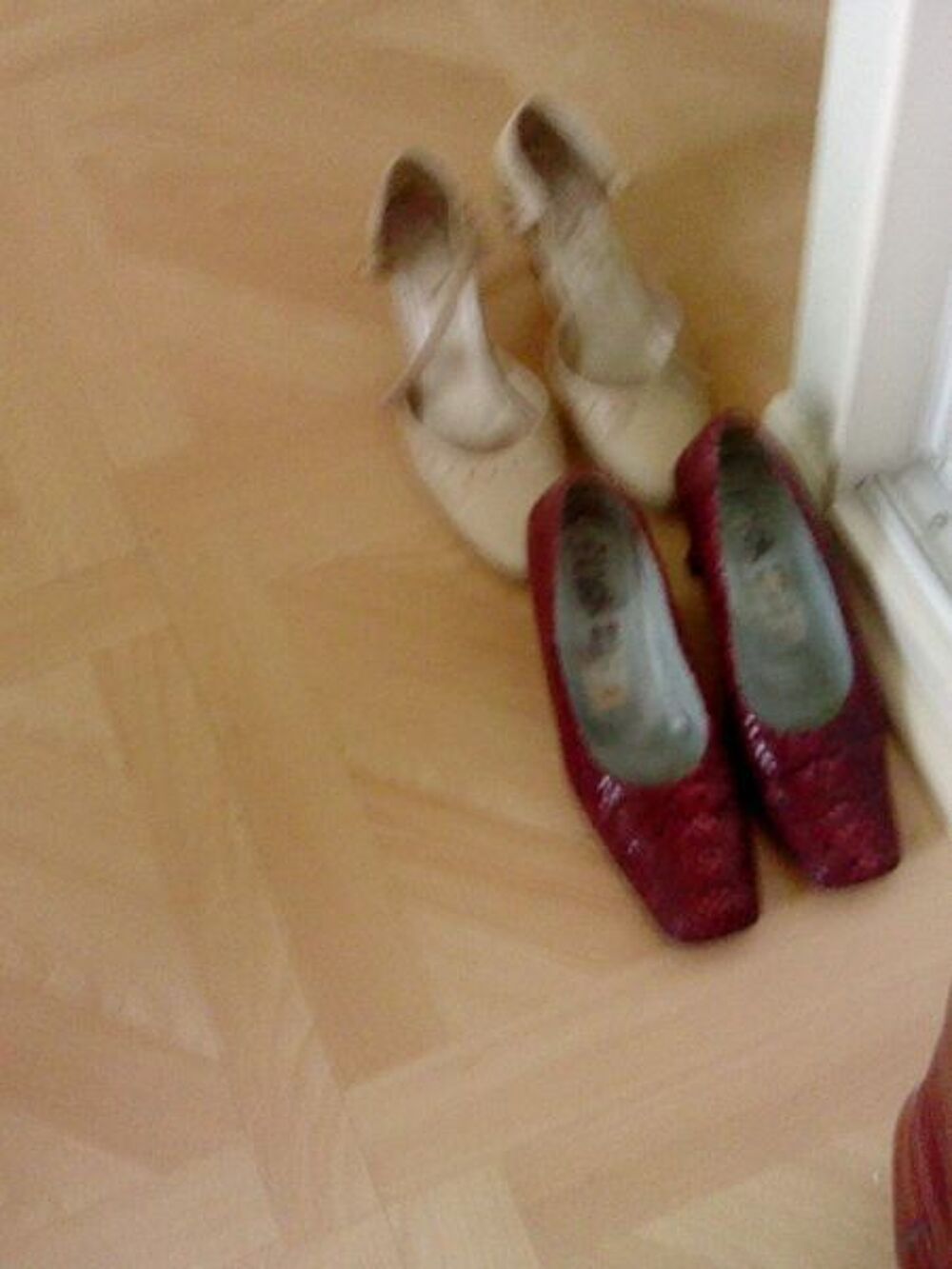 chausseures d'&eacute;t&eacute; + bottes 2 paires + rideaux + tringle Chaussures