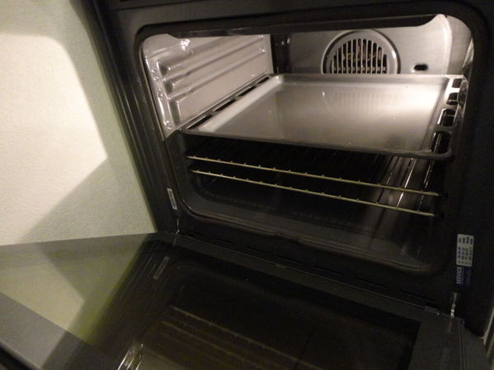 Four encastrable HOTPOINT ARISTON Electroménager