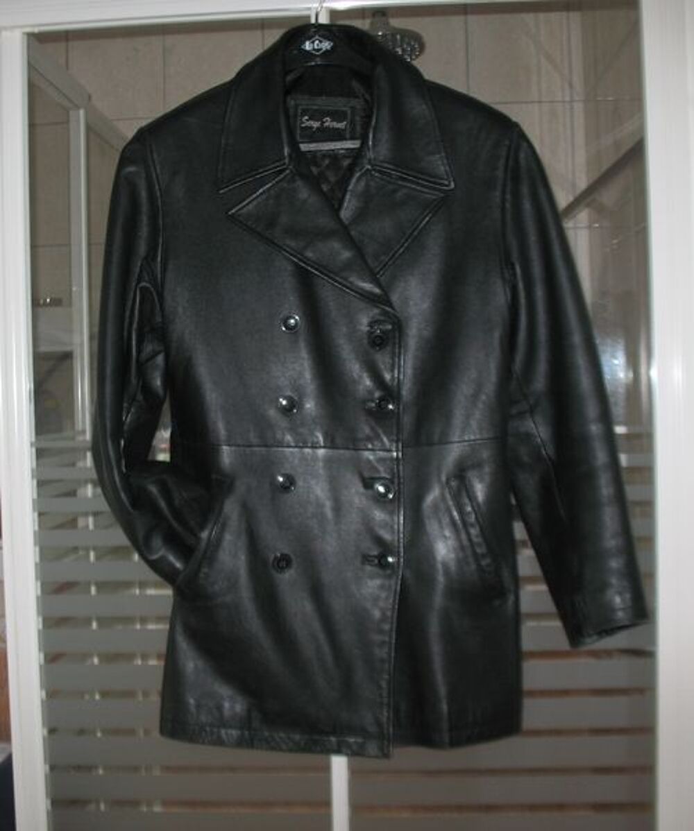 veste en cuir noire tr&egrave;s bon &eacute;tat T42 de marque Vêtements