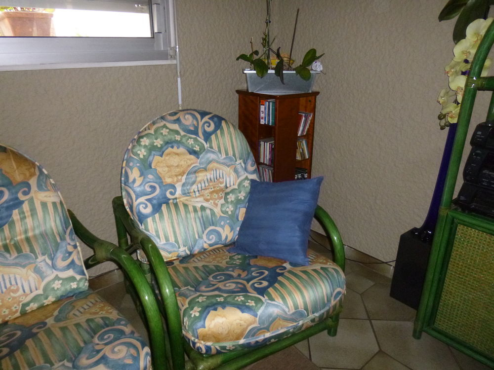 canap&eacute; fixe + 2 fauteuils assortis Meubles