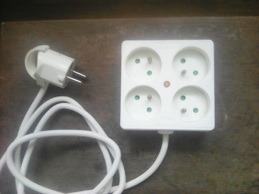 Bloc mobile Legrand , 4 prises 2 p+t , 3600w . Bricolage