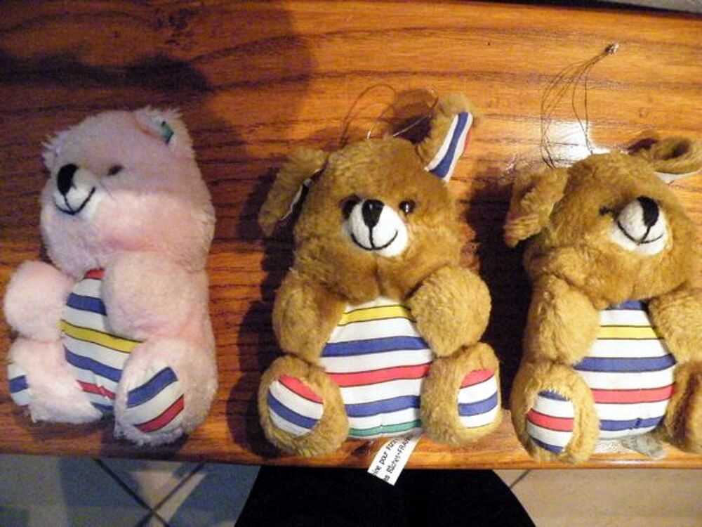 petites peluche diverses Puériculture